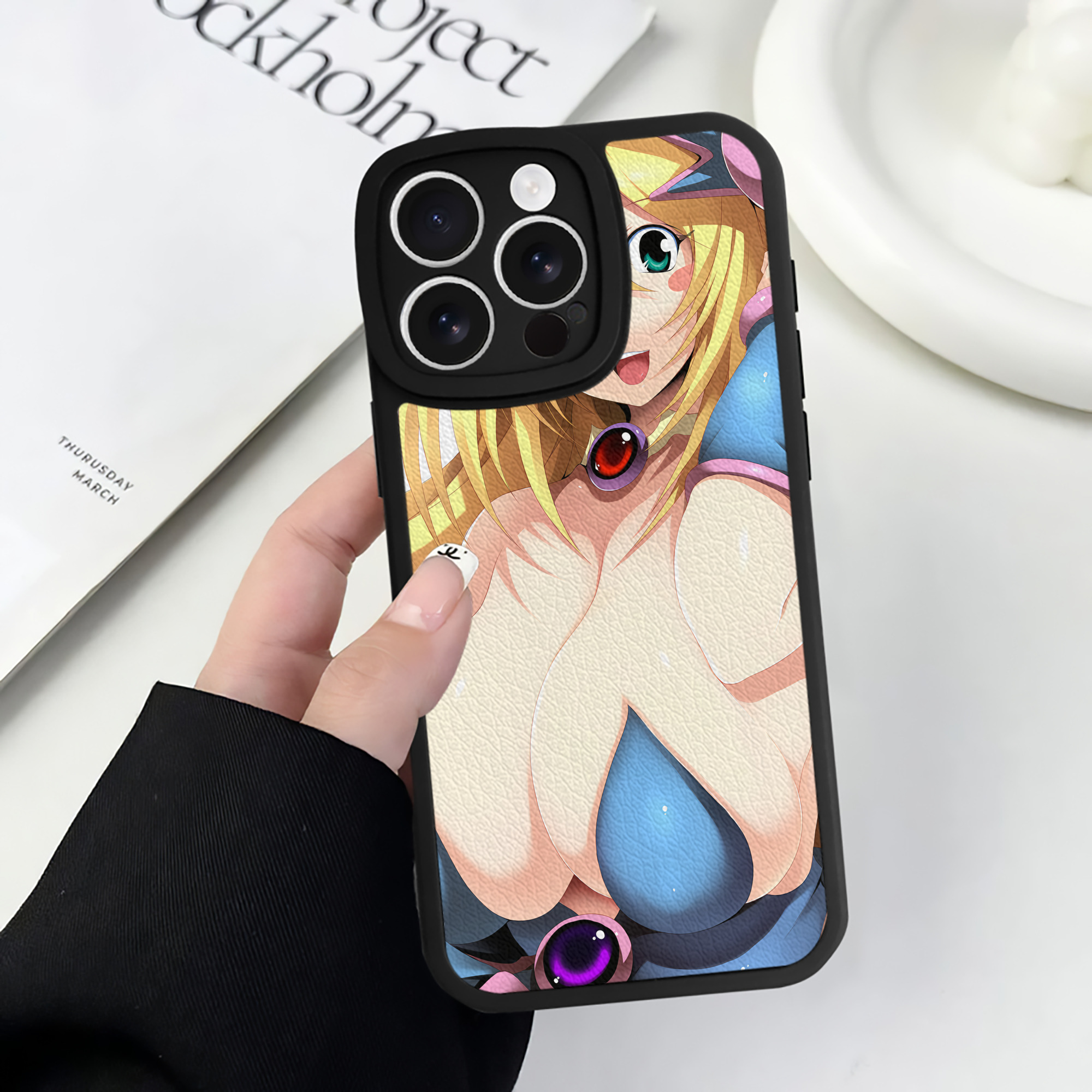 （画像用） 遊☆戯☆王 Yu-Gi-Oh! 【iPhone 16シリーズ対応】シリコンスマホケース（レザー調） 材質：シリコン